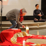 Der Präsident der Handwerkskammer zeichnete in der Gedenkfeier am Welt-Aids-Tag die Arbeitgeberdeklaration positiv arbeiten